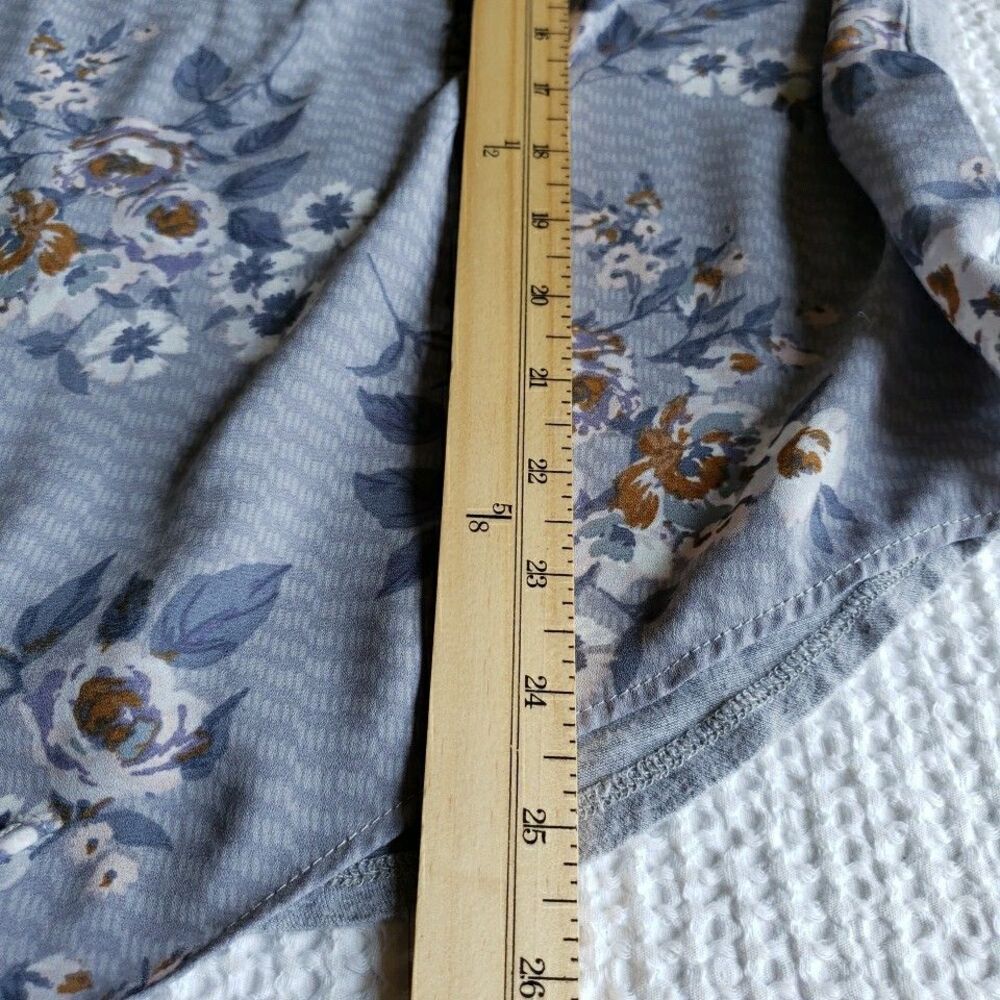 Maurices XXL Blue Gray Floral Keyhole Criss Cross Tie Front Short Sleeve Blouse - Picture 8 of 9